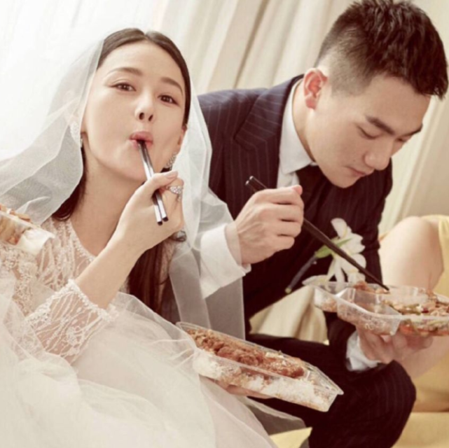 张馨予罕见秀恩爱,"冰墩墩"何捷颜值大变,网友:还以为是假号