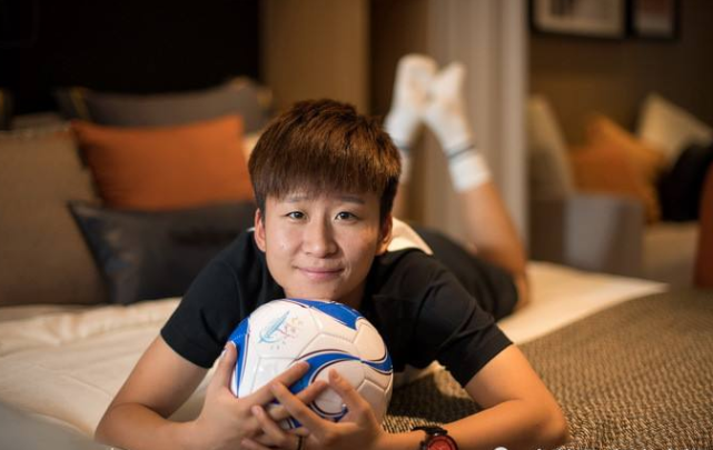 飞身救球重伤被抬下的娄佳慧为何采访会大哭贾秀全险毁她的生涯