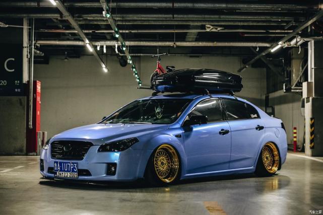 姿态改装一汽奔腾b50,这是要和200亿研发的红旗叫板吗?