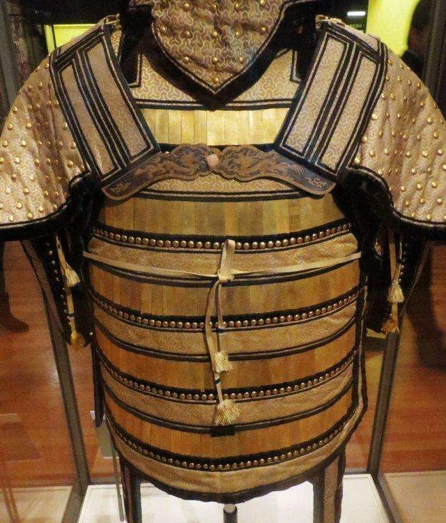 古代真有金甲吗专家一开始都认为不可能但真的发现一套