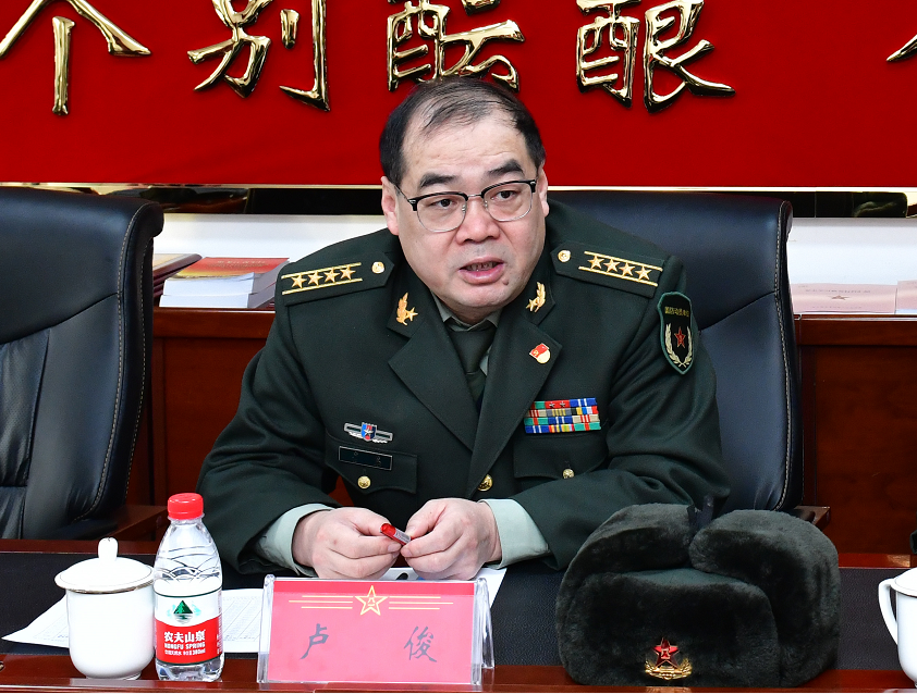 市委常委警备区大校司令员卢俊一行检查调研香坊区征兵工作