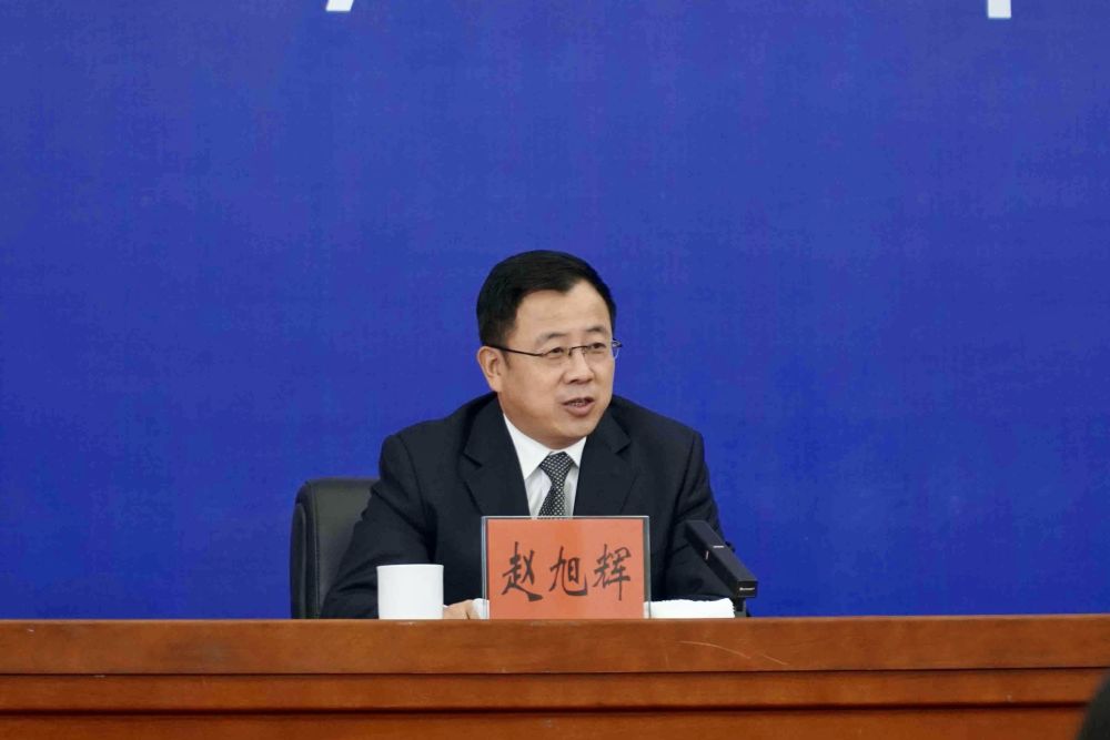 据赵旭辉介绍,"十四五"期间,银川市聚焦光伏硅,蓝宝石,第三代半导体