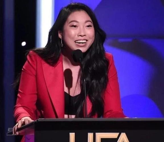 《尚气》女主角被喷到退网:好莱坞的网络暴力,和离谱的正确思维