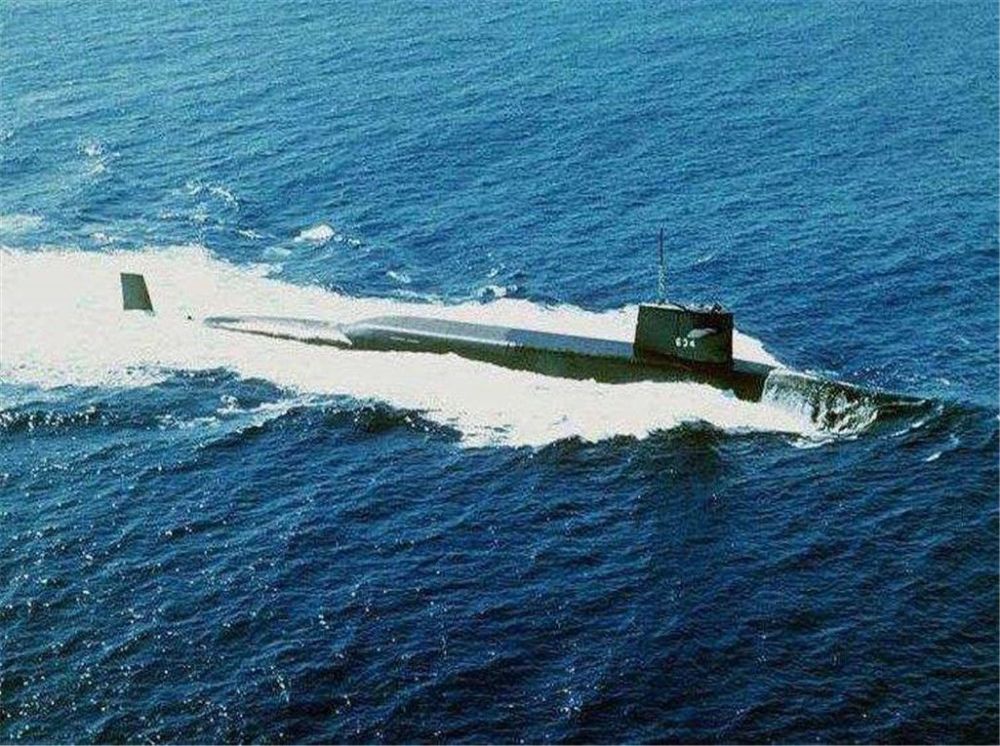 长尾鲨潜艇核弹图片