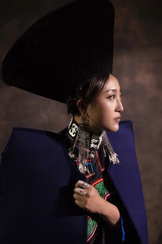 海日乌芝:穿越山谷的清澈歌声插图2