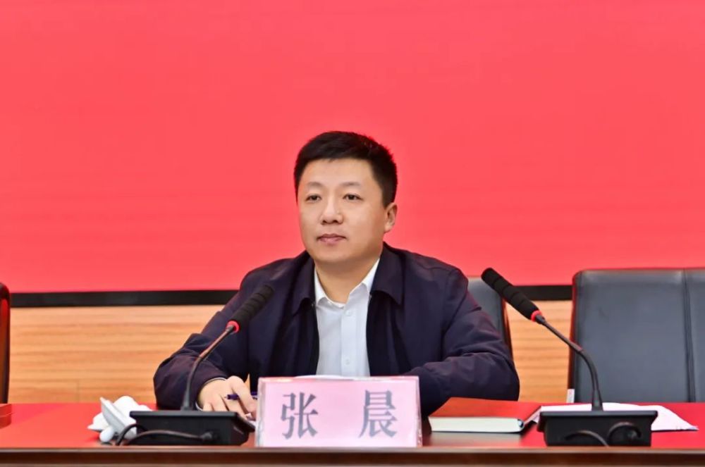 县委副书记,县长张晨代表县政府班子进行大会述职时表示,过去一年,县