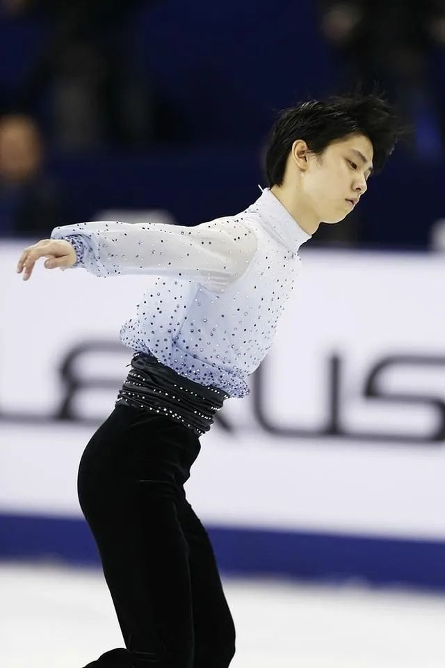 羽生結弦上場他那些絕美的冰上服裝大起底