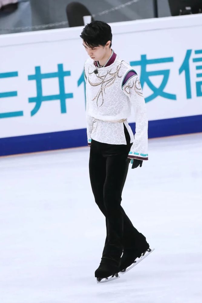 羽生結弦上場他那些絕美的冰上服裝大起底