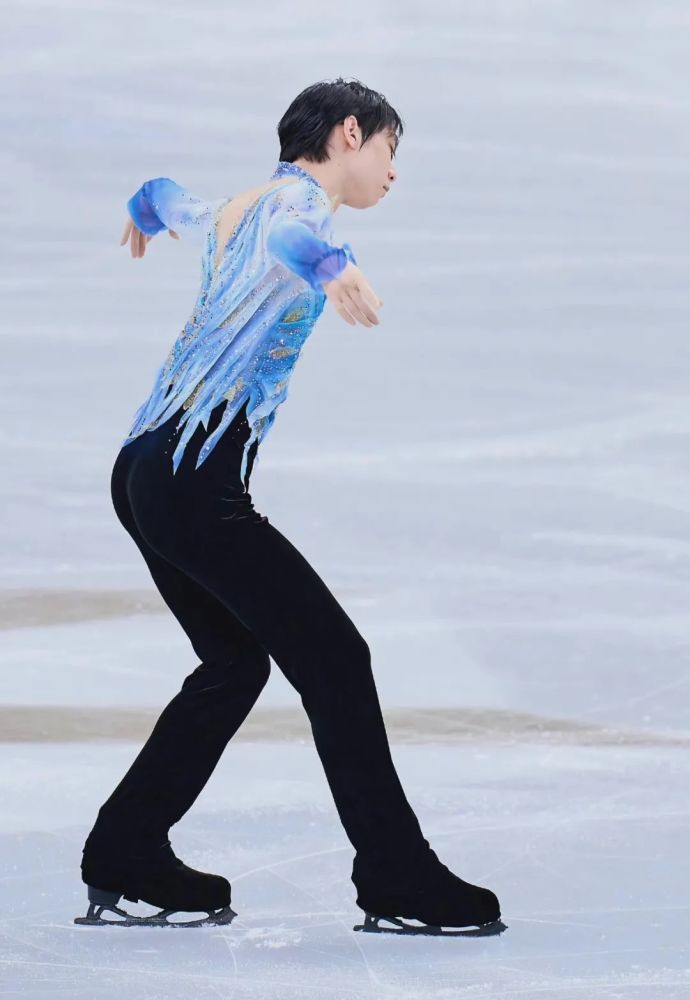 羽生結弦上場他那些絕美的冰上服裝大起底