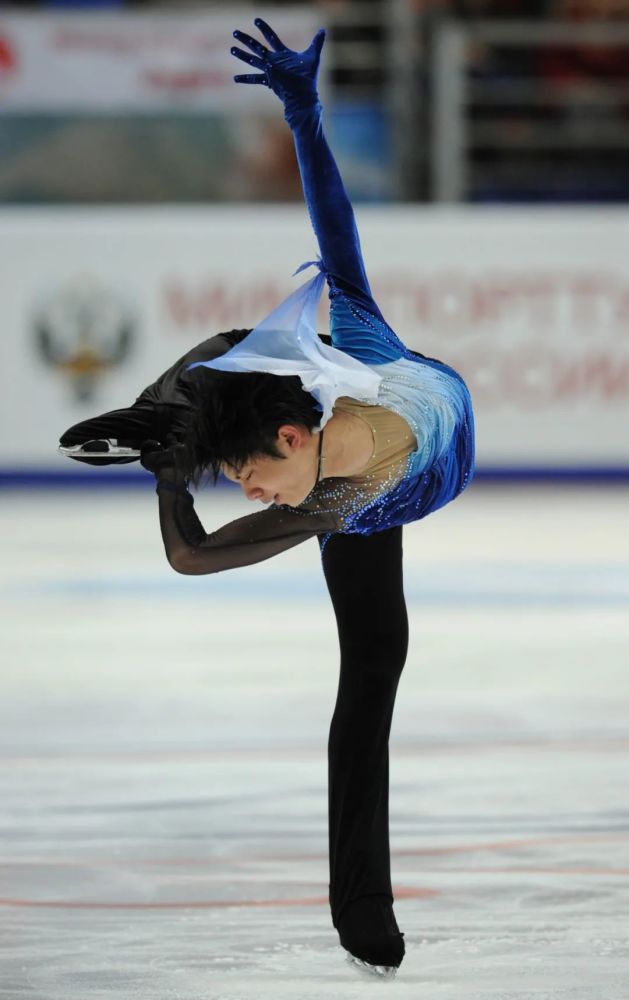 羽生结弦上场!他那些绝美的冰上服装大起底!插图30