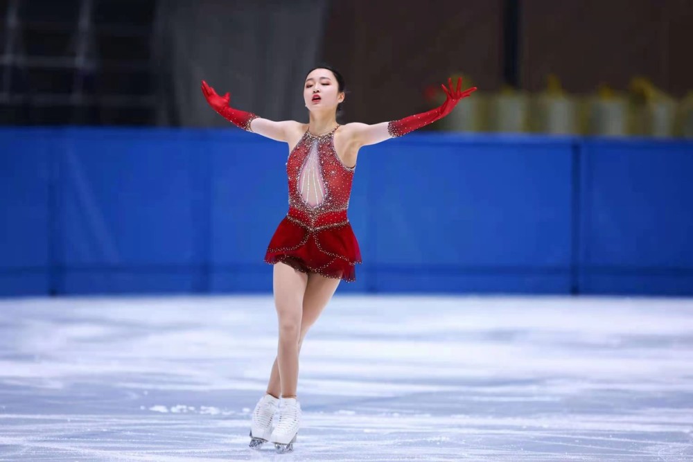 中国冬奥姑娘都是好样的为谷爱凌喝彩也别忘了给朱易加油