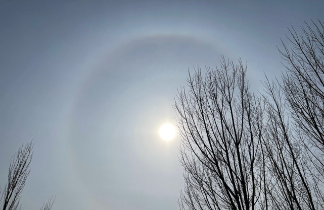 日晕奇观闪现北京冬奥赛场美若仙境,它是怎么形成的?