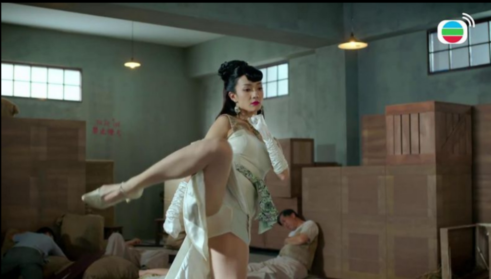 女演员“巨型刘海”发型被网民嘲笑！亲拍片解释，表现出彩可惜离巢？