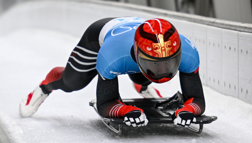 新华全媒北京冬奥会钢架雪车男子钢架雪车赛况6