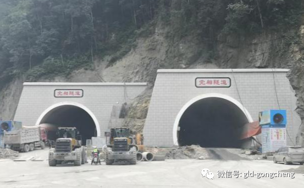 环框式洞门洞门的分类主要有:环框式洞门,端墙式洞门,翼墙式洞门,遮光