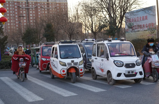 低速電動三 四輪車考取駕駛證 D證年限和考試科目應該适當放寬 科技 天天看點