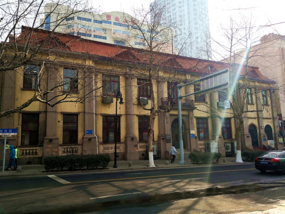 位于堂邑路11号的三井洋行遗址,日本明治时期建筑风格,青岛标志性"