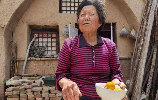 村民于大娘说道:这突如其来的一幕,却把在场的人给看傻了.