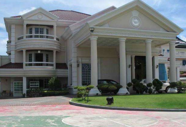 吴尊晒豪宅,气派奢华像宫殿,却被嘲内饰土,同房间家具两种风格_腾讯