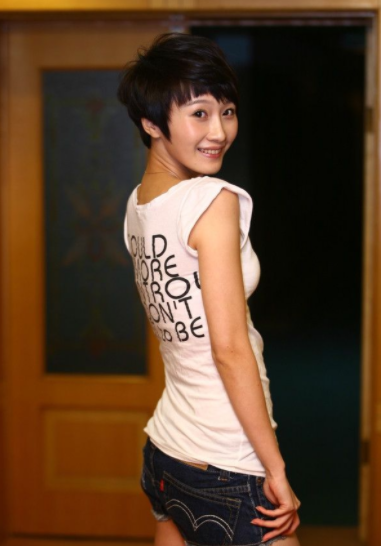 35岁肖涵意外受伤要退圈脸淤青缝九针网友不认识无所谓