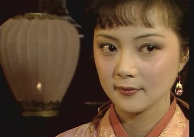 同样是劝贾宝玉,为何薛宝钗和史湘云碰一鼻子灰,袭人能安然无恙