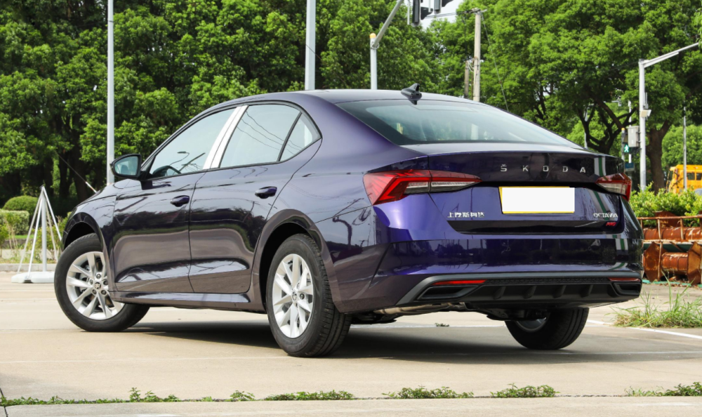 不足十万的大掀背斯柯达颜值车空间宽敞15l14t引擎