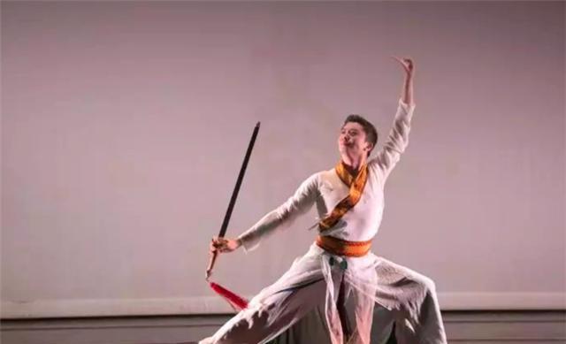从裴旻公孙大娘品味盛世大唐剑舞谈剑舞为何在唐朝如此兴盛
