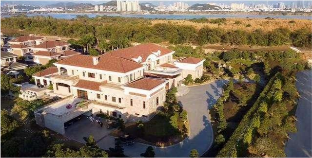 曹德旺花几个亿盖豪宅地下室被茅台酒填满子女却不想来住