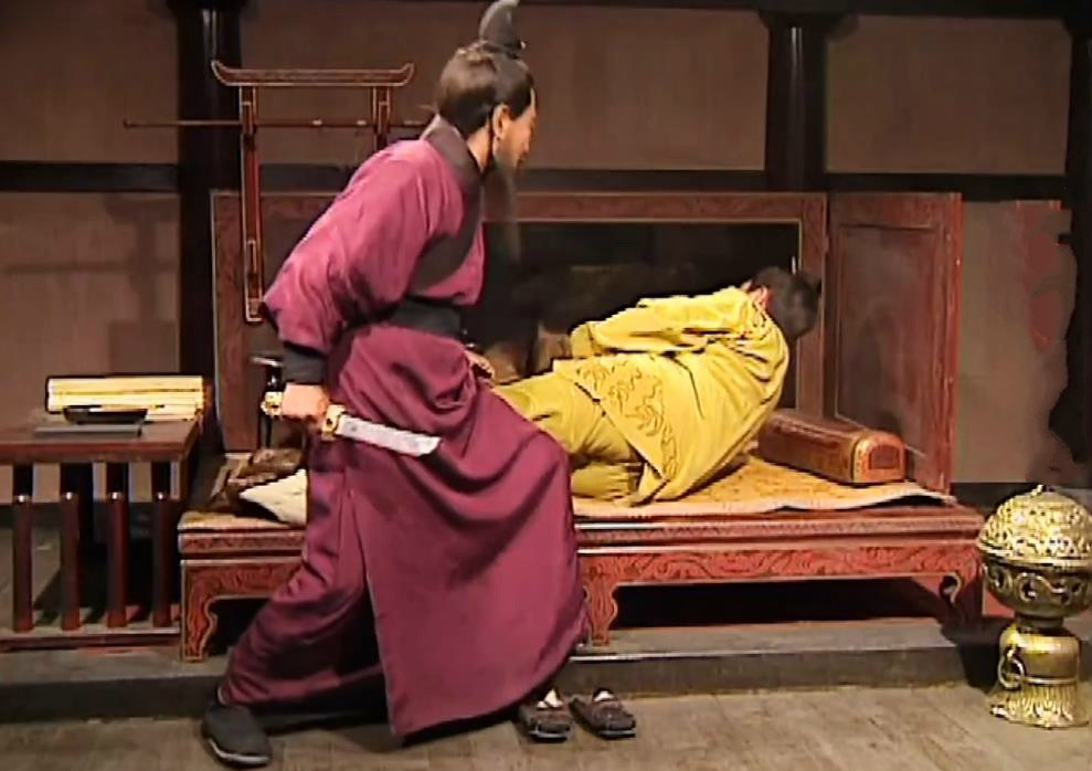 后面的事情就好办了:刺杀刘备不忍下手并主动自首的,刺杀孙策成功一半