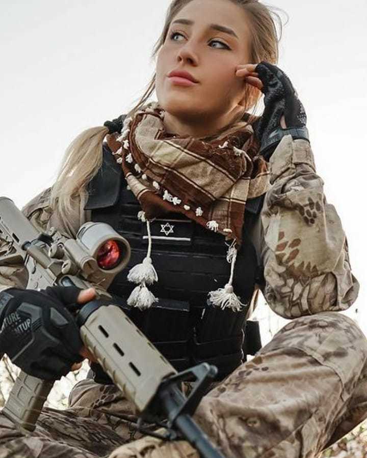 以色列22岁女兵走红引男网友求婚长相太甜美哪有战斗力