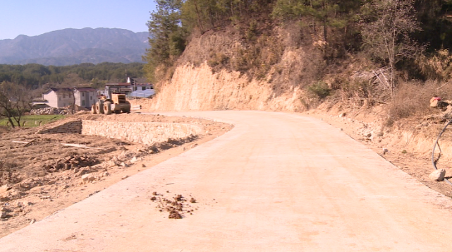 羅田縣九資河鎮天堂湖村道路建設助力鄉村振興