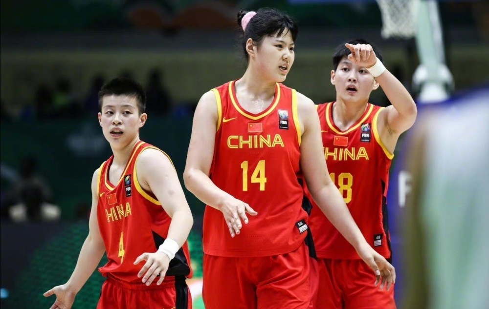  女篮杀入世界杯！李月汝20+10，黄思静准三双，终于克服末节崩盘