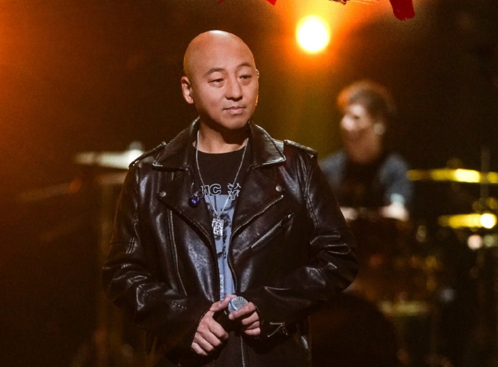 前有追光后有闪光头顶发光52岁的周晓鸥也该翻红了