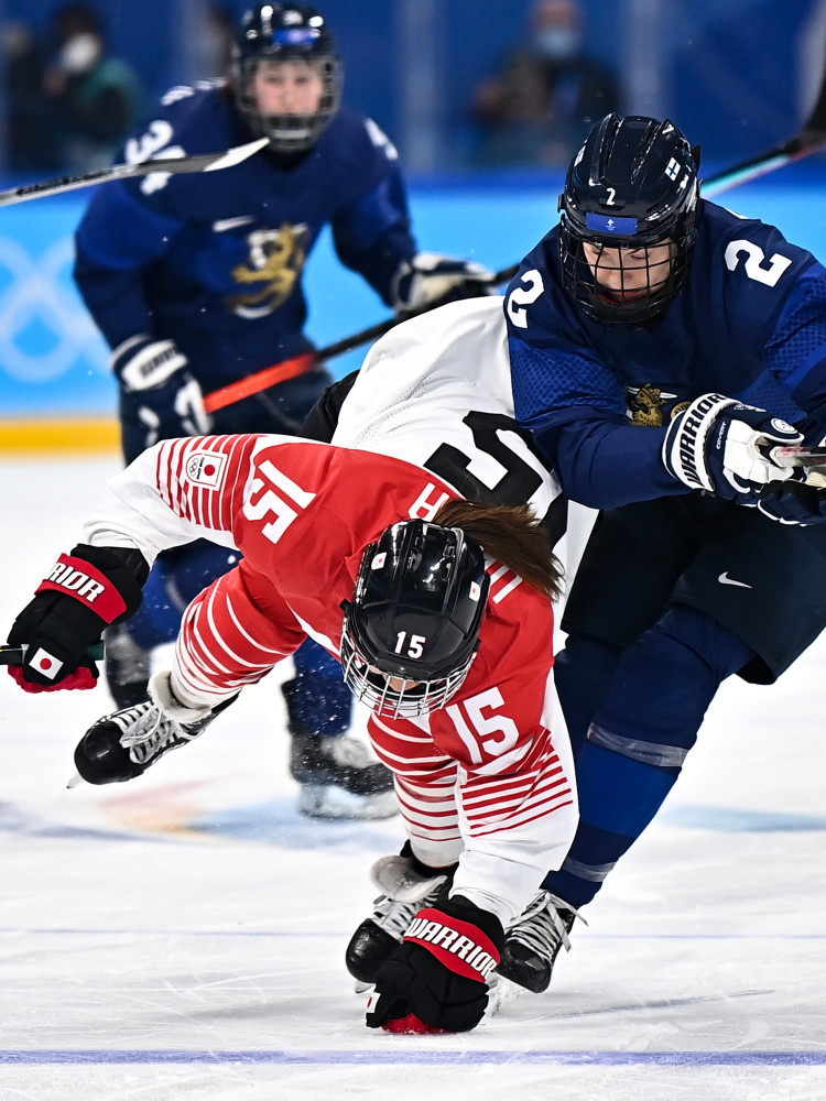 北京冬奥会冰球女子四分之一决赛芬兰队胜日本队