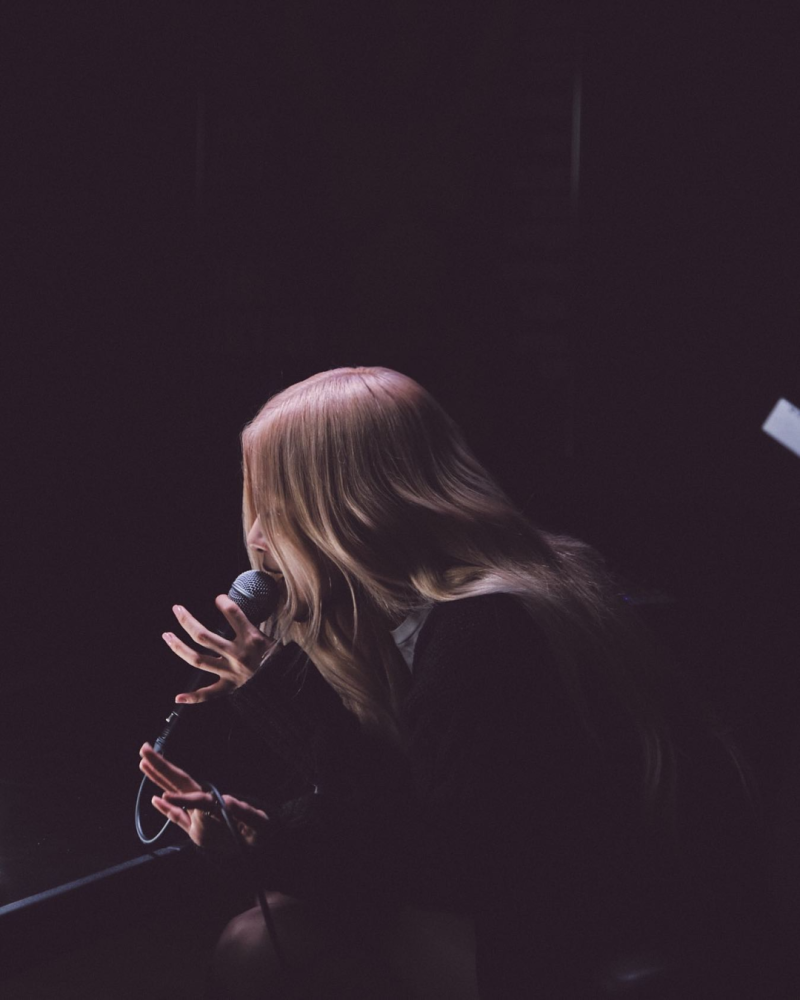 人间野玫瑰rosé生日狂收礼童年照片被曝光网友太可爱