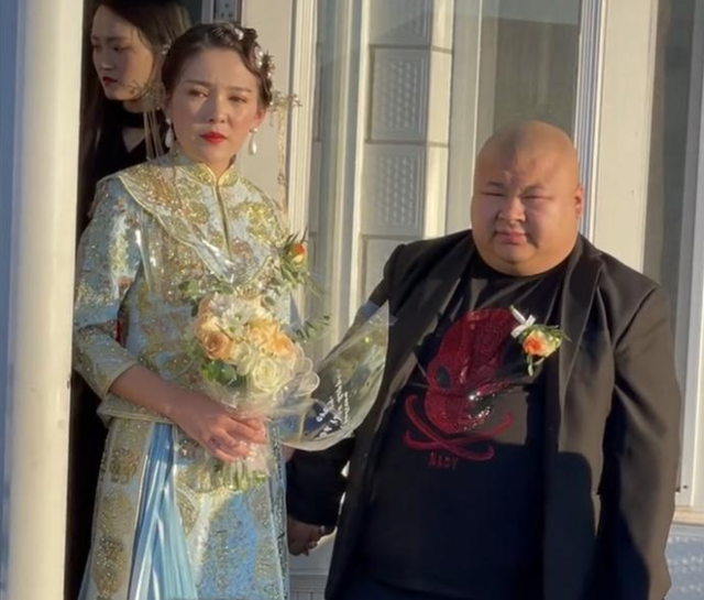 网红老狗活成笑话婚后被骗倾家荡产如今昏迷妻子卷钱跑路