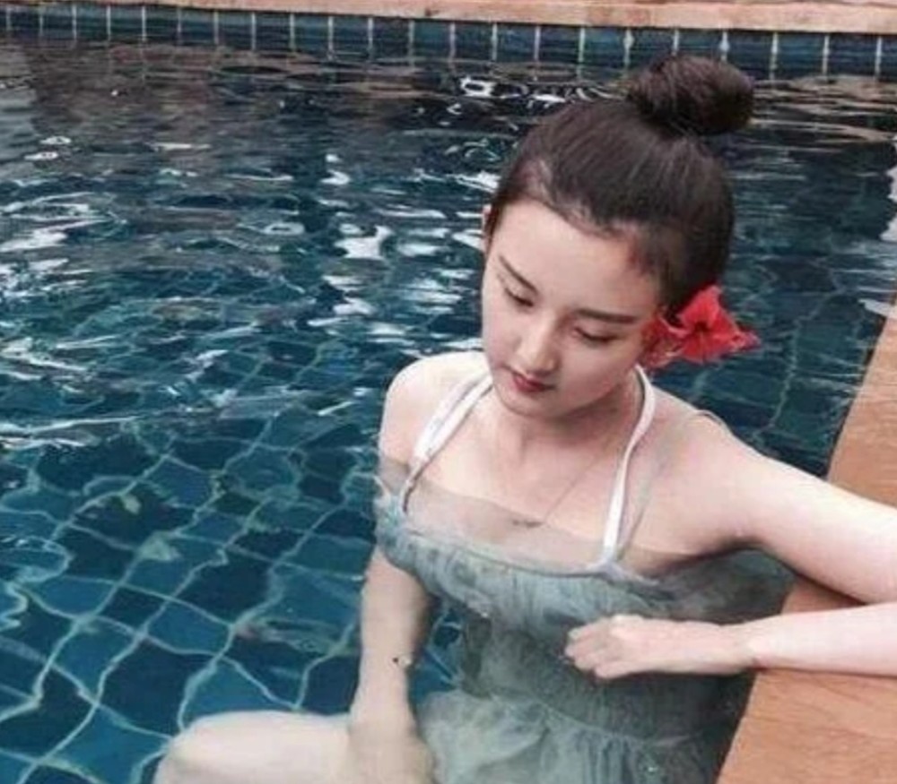 九位美女明星,泳装照都十分的耀眼,个个都是天姿绝色,美艳绝伦,让人看