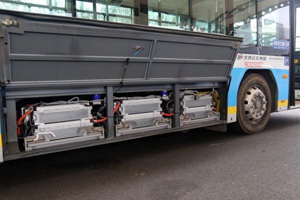 的新能源公交车最核心,最危险的部位无疑是电池了,目前以磷酸铁锂电池