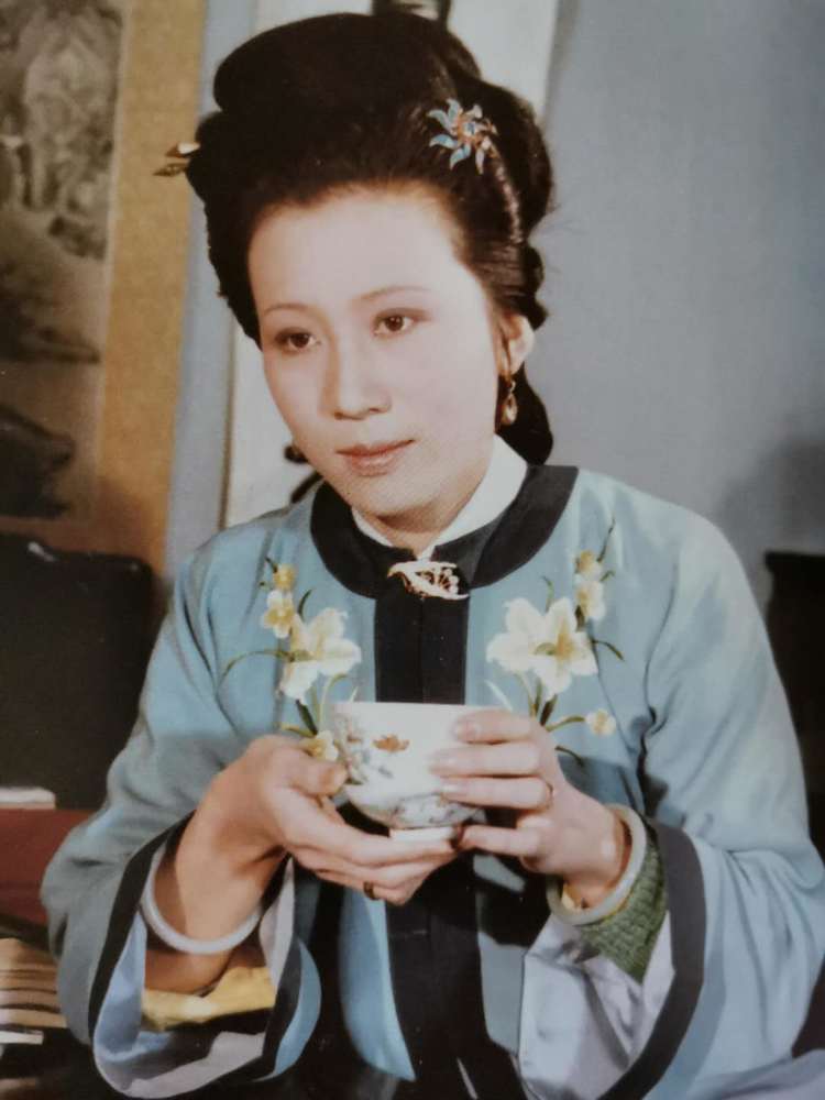 贾兰自幼丧父受母亲李纨影响极深成年后考中举人光耀门楣