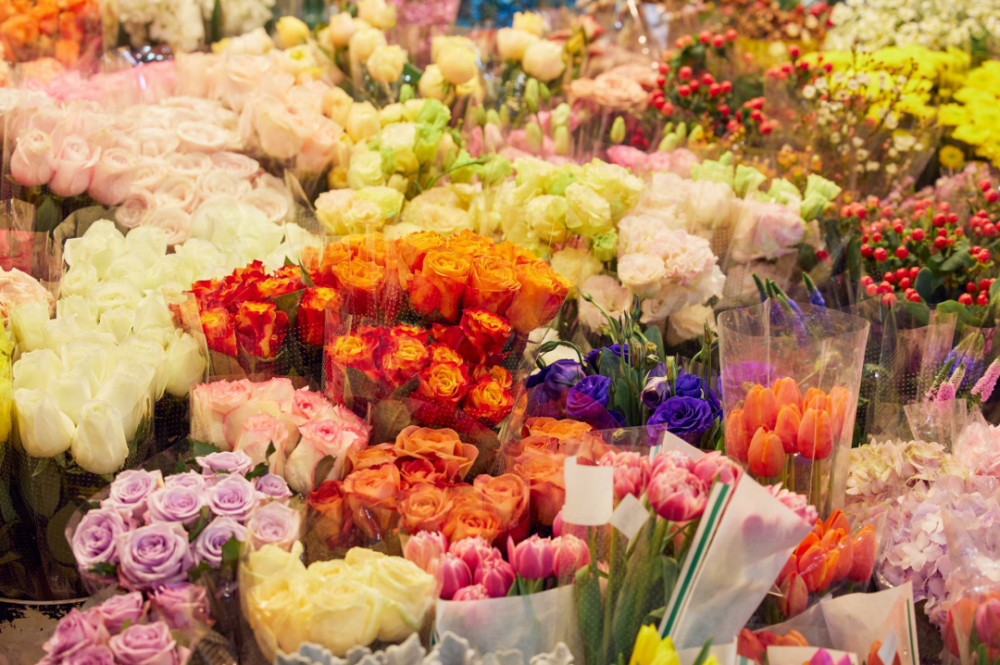 情人节前的亚洲最大鲜花交易市场：我们不信浪漫，只谈生意thankyou回复