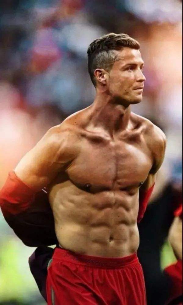 c罗 爆！CR7即将联手梅西踢法甲？