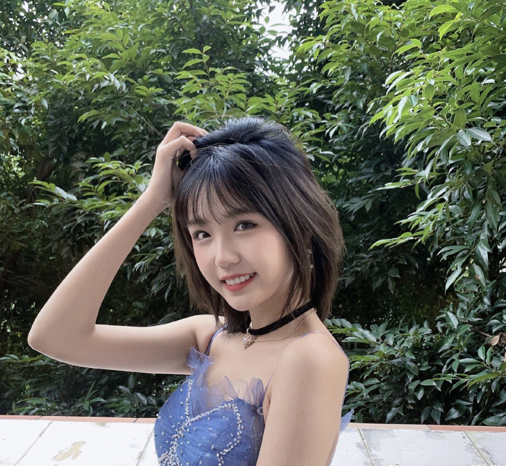 女星郭爽自曝恋情后道歉,流泪鞠躬疑作秀,直言绝不退团气死粉丝