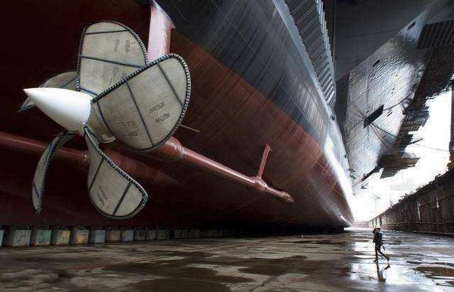 航母的螺旋桨威力到底有多可怕十万吨航母的螺旋桨又有多难造