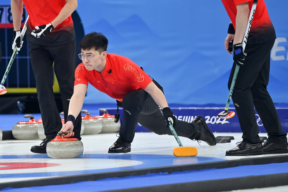 北京冬奥会男子冰壶图片