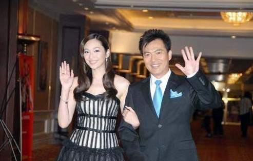 54岁足球解说员黄健翔:二婚15年的我,仍愧对前妻,亏欠女儿