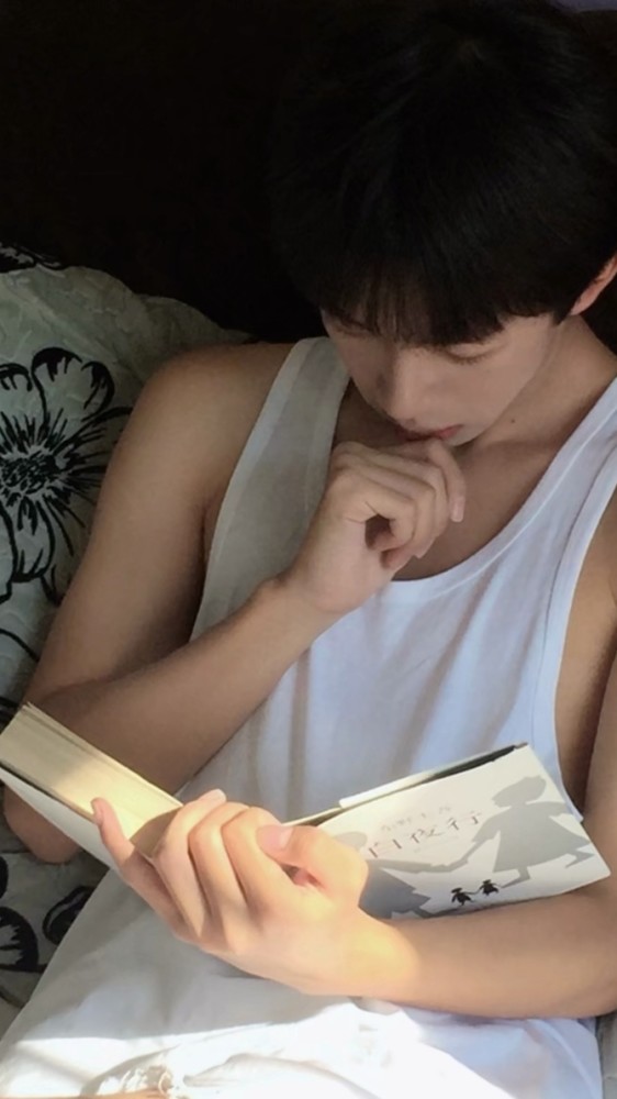 很难不爱的帅哥锁屏壁纸