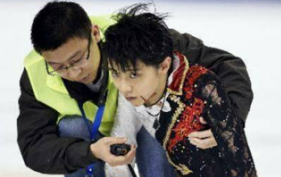 羽生結弦閆涵賽場相撞閆涵無法參賽了他為何得到中國人的喜愛