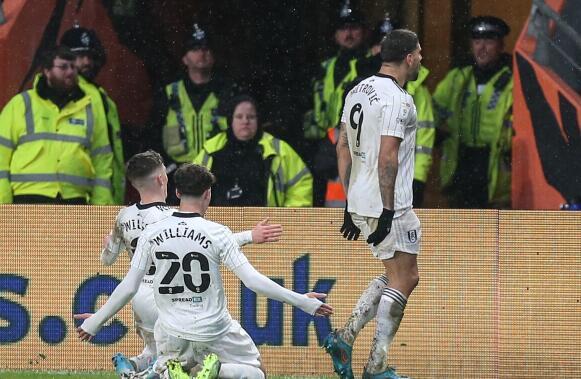 米特罗维奇 1-0！英超升降机又准备回来了：7场抢19分，少赛1场仍握11分优势
