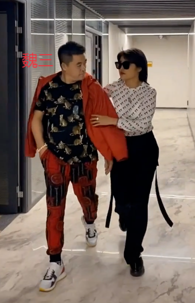 而18岁开始学习二人转的张玉娇,并没有直接加入赵家班,因为当时著名