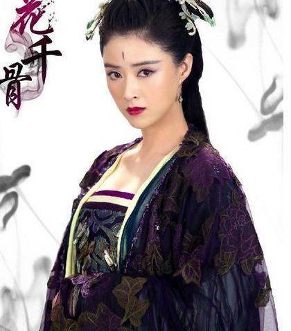 查看更多图片 >第二:蒋欣,剧中饰演夏紫熏,痴恋白子画后堕仙成魔